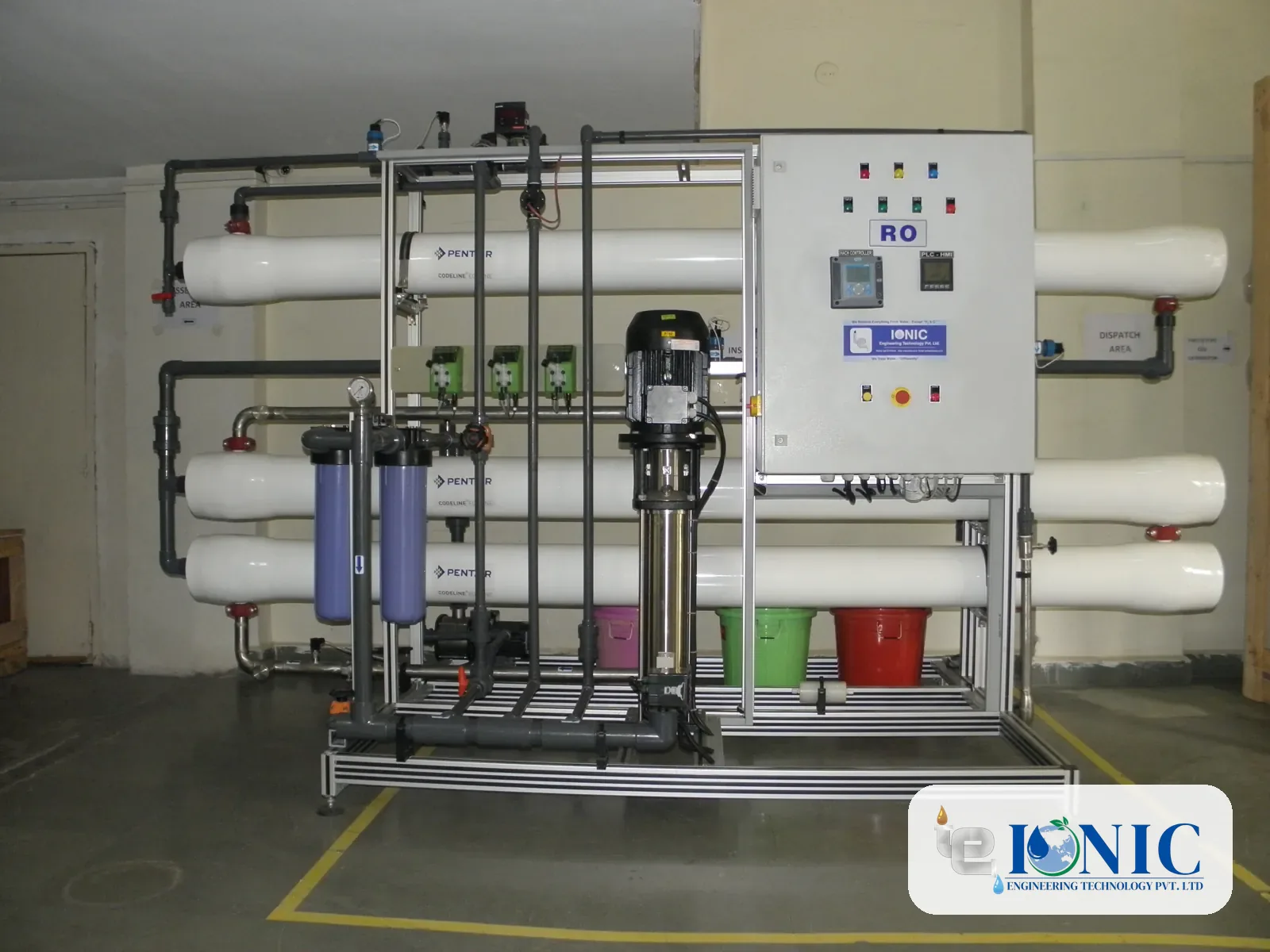 Reverse osmosis skid with membrane housings, a high-pressure pump and a control panel